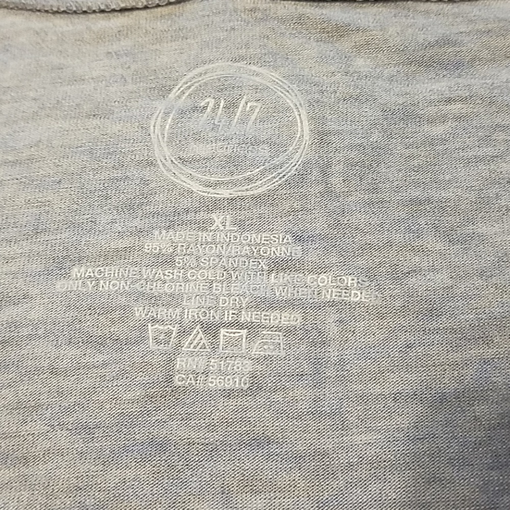 Soft basic tee - Picture 3 of 3